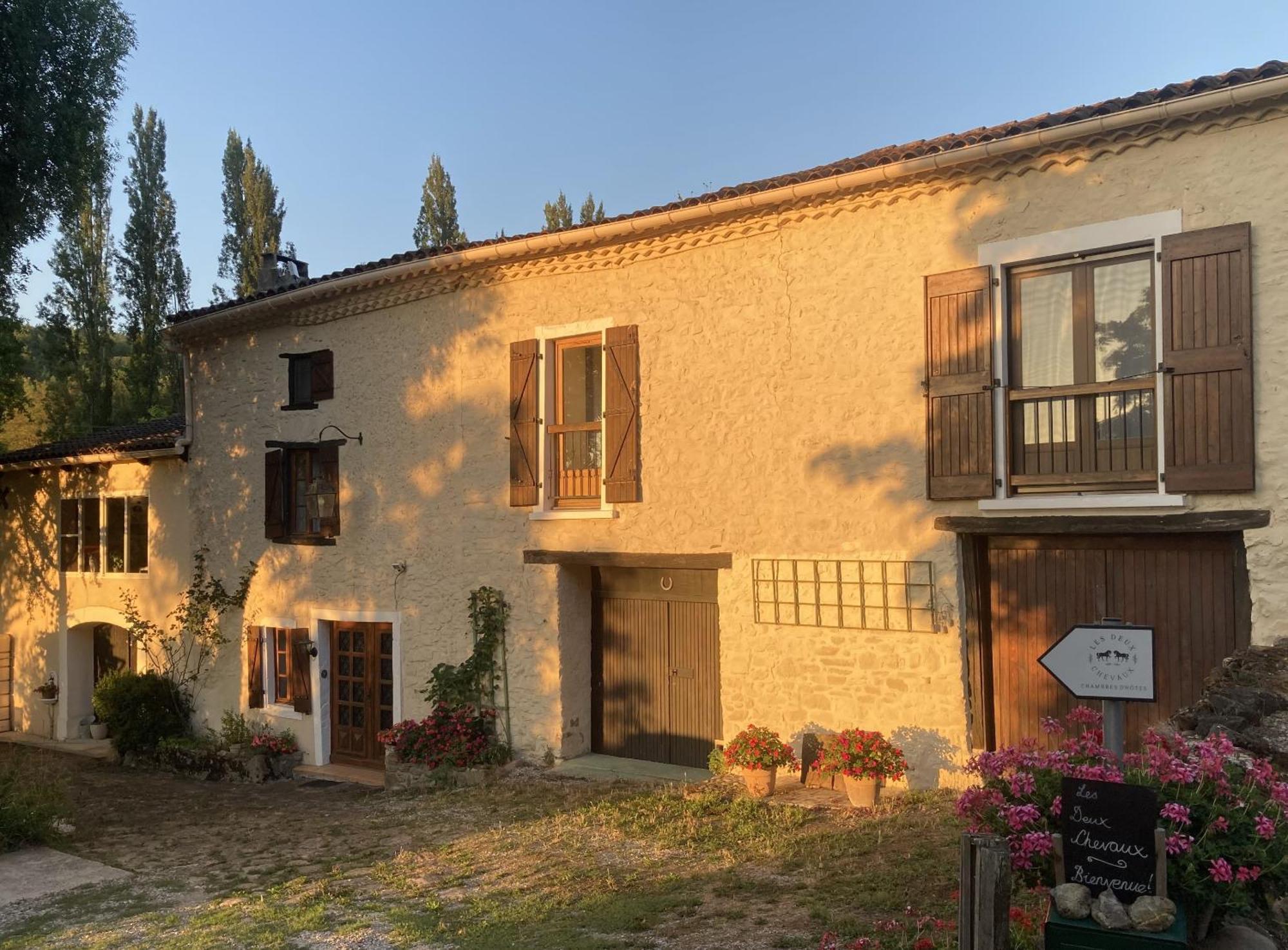 Les Deux Chevaux Chambres D'Hotes Rouvenac Exteriér fotografie