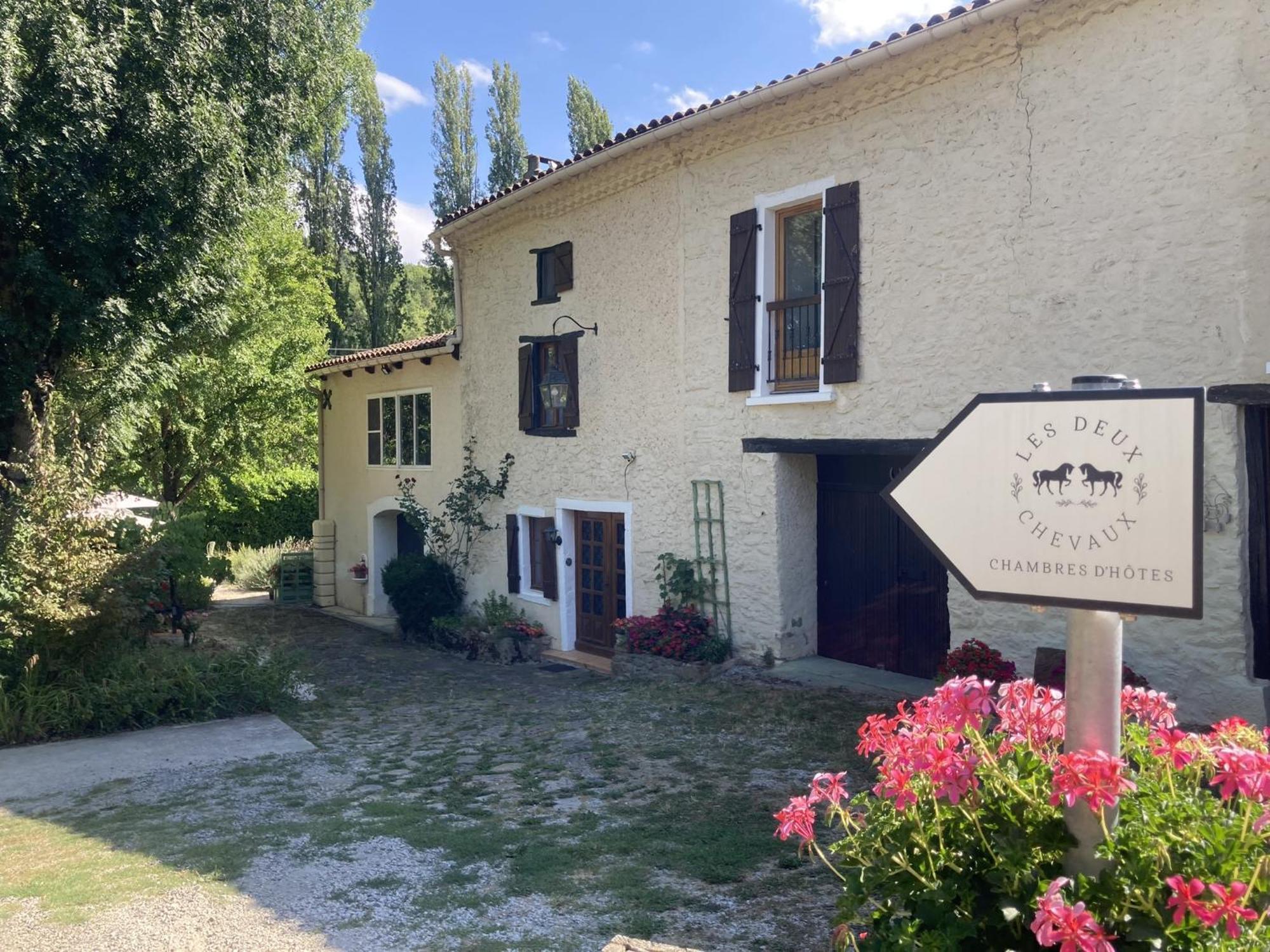Les Deux Chevaux Chambres D'Hotes Rouvenac Exteriér fotografie